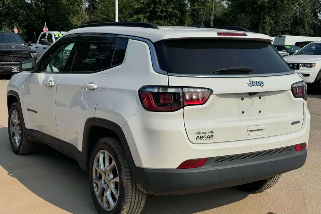2022 Jeep Compass Latitude Lux photo 1