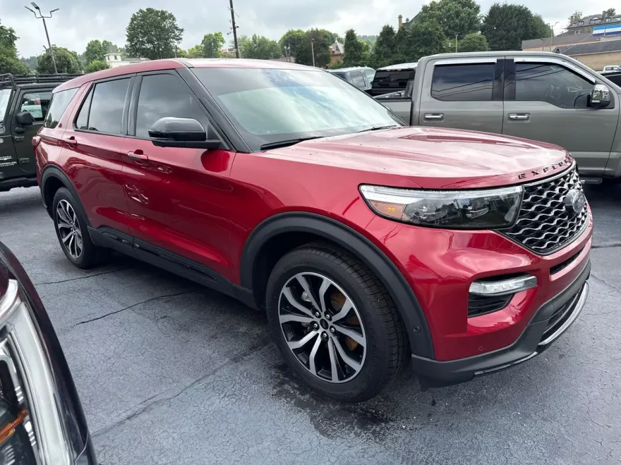2021 Ford Explorer ST photo 1
