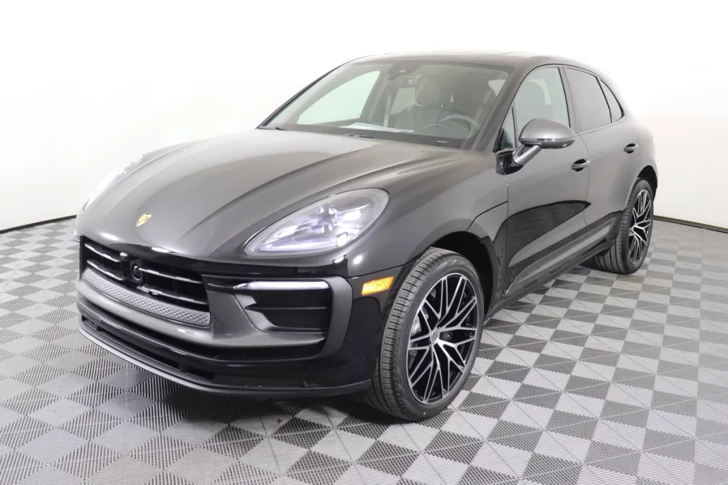 2025 Porsche Macan photo 1