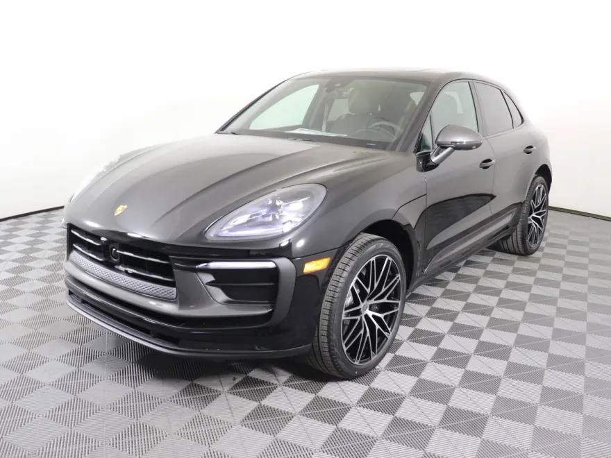 2025 Porsche Macan photo 1