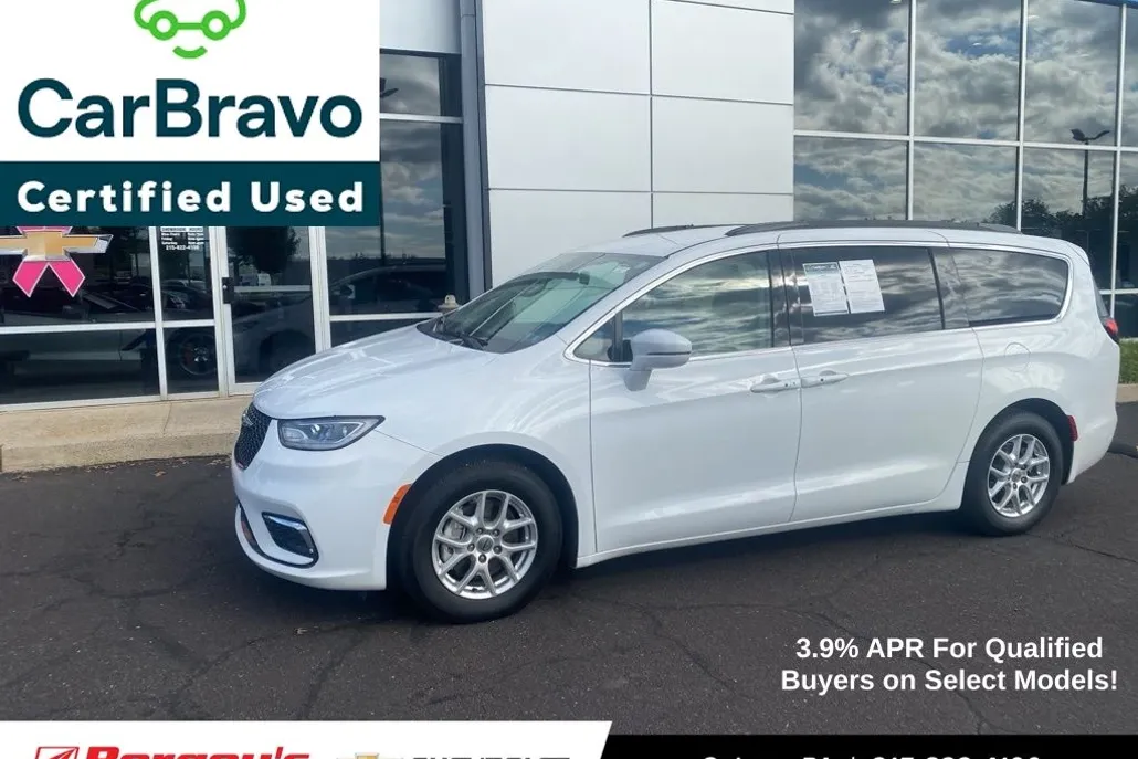 2022 Chrysler Pacifica Touring L photo 1
