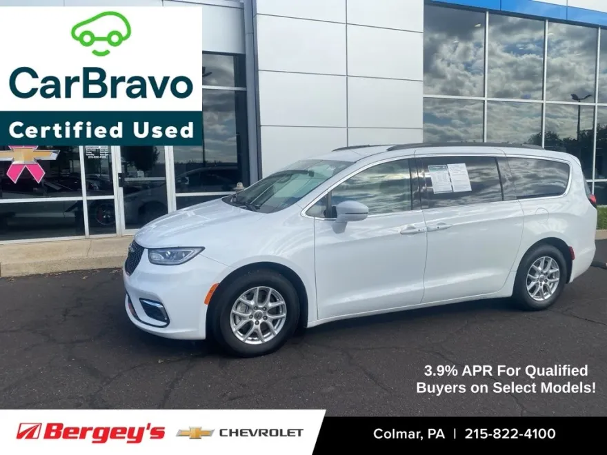 2022 Chrysler Pacifica Touring L photo 1