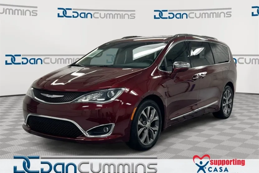 2018 Chrysler Pacifica Limited photo 1