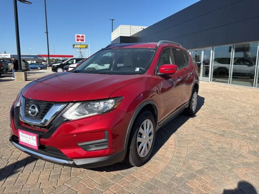 2017 Nissan Rogue S photo 1