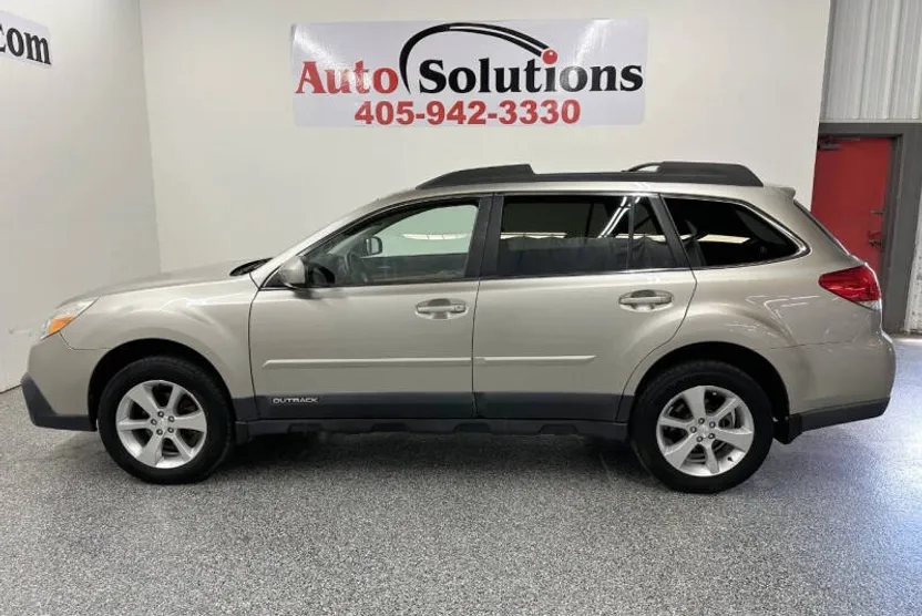 2014 Subaru Outback 2.5i Limited photo 1