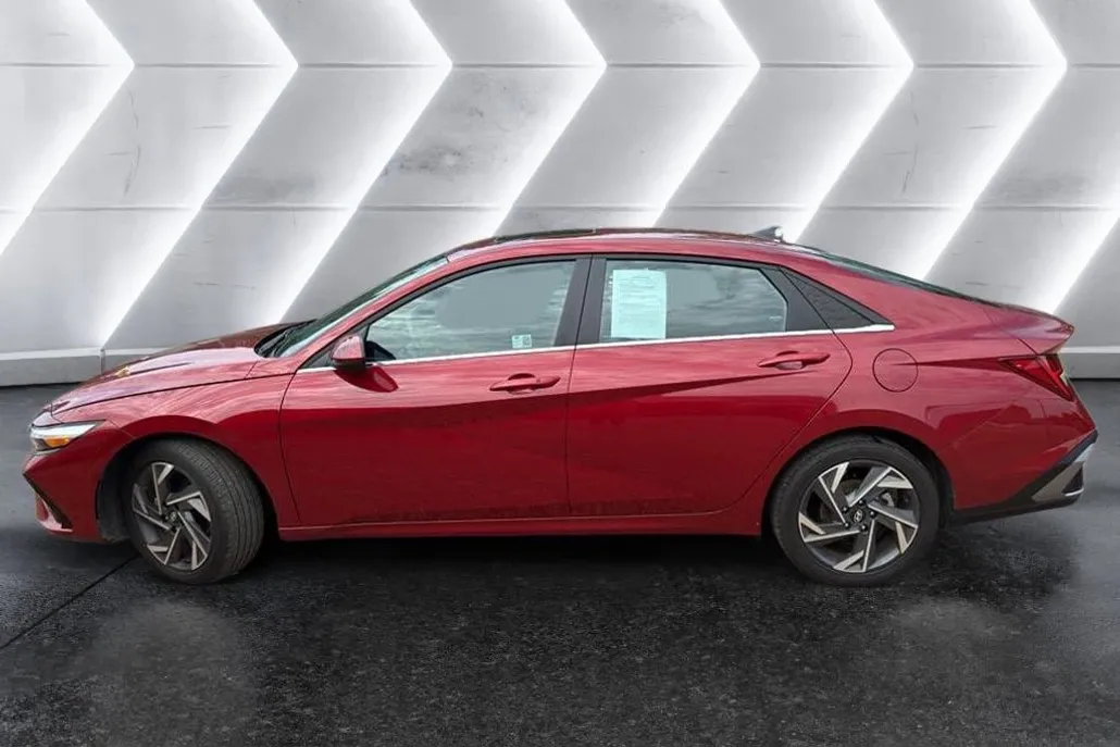 2024 Hyundai Elantra SEL Convenience photo 1