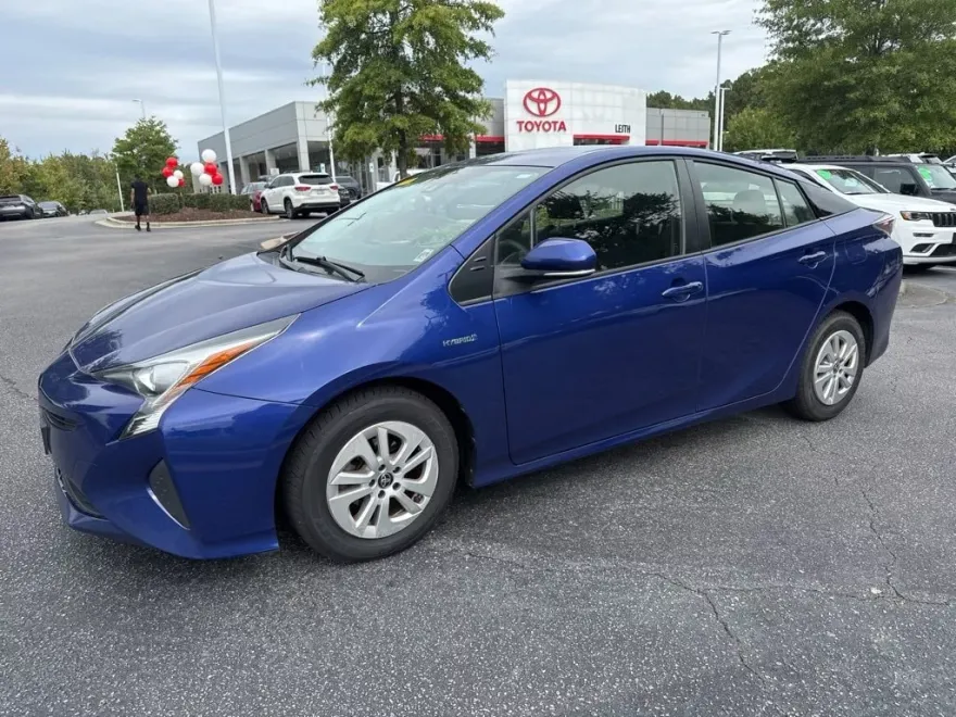 2017 Toyota Prius Two photo 1
