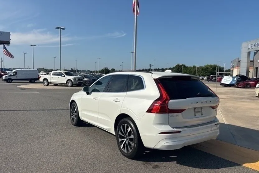 2023 Volvo XC60 B5 Core photo 1