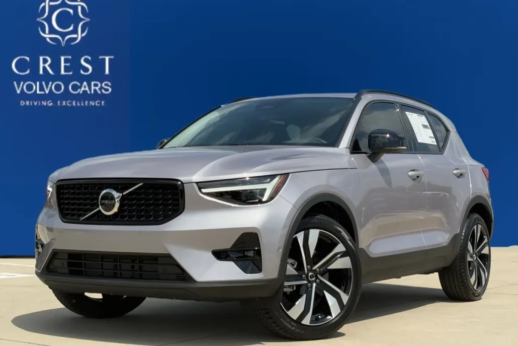 2026 Volvo XC40 photo 1