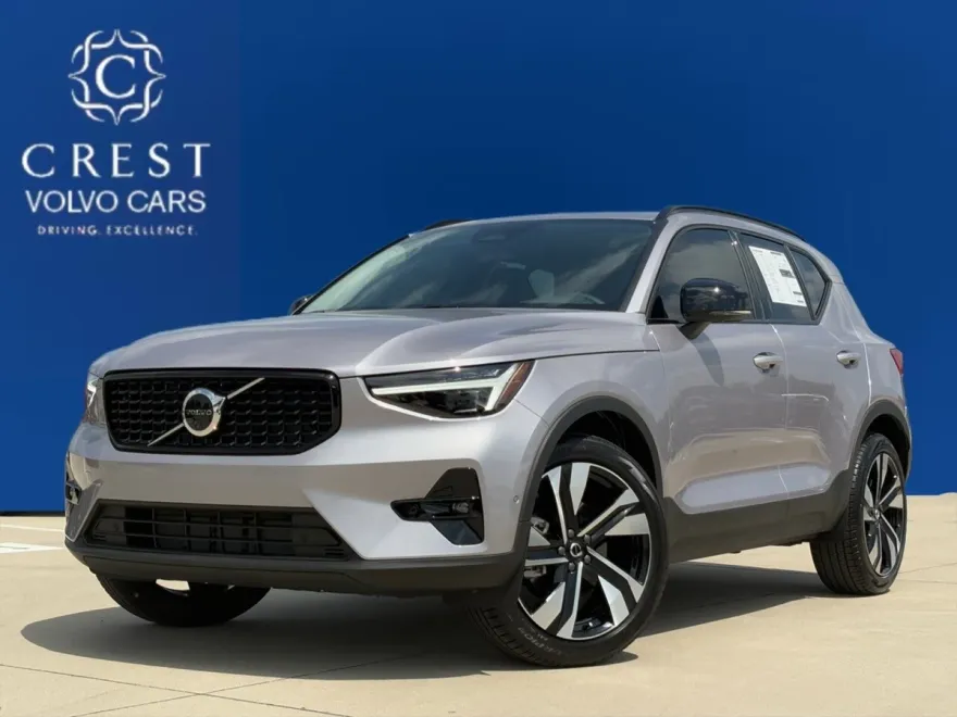 2026 Volvo XC40 photo 1