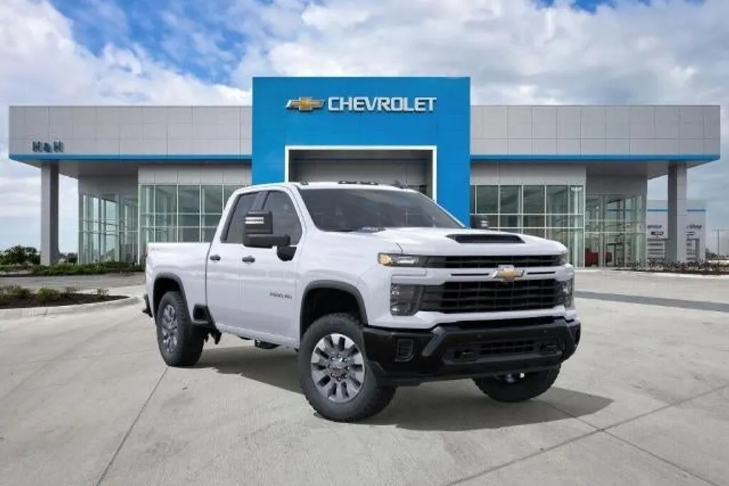 2026 Chevrolet Silverado 2500HD Custom photo 1
