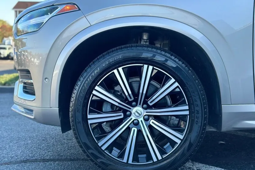 2024 Volvo XC90 Plus photo 1