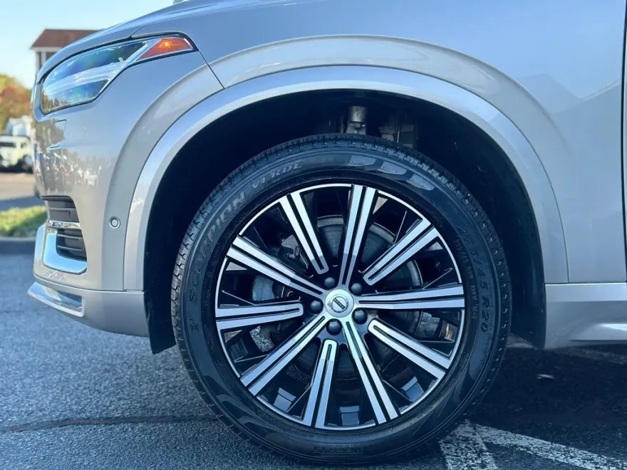 2024 Volvo XC90 Plus photo 1