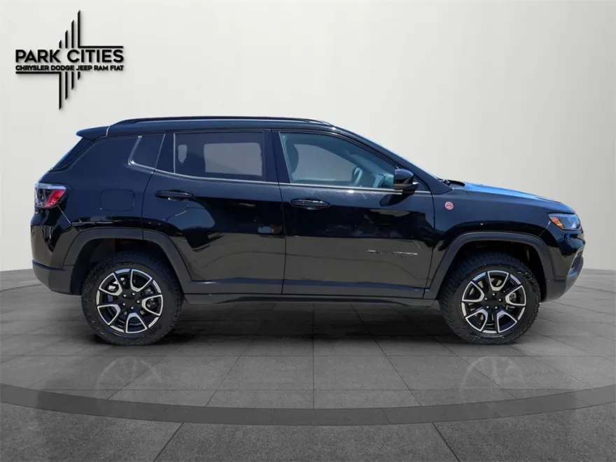 2024 Jeep Compass Trailhawk photo 1