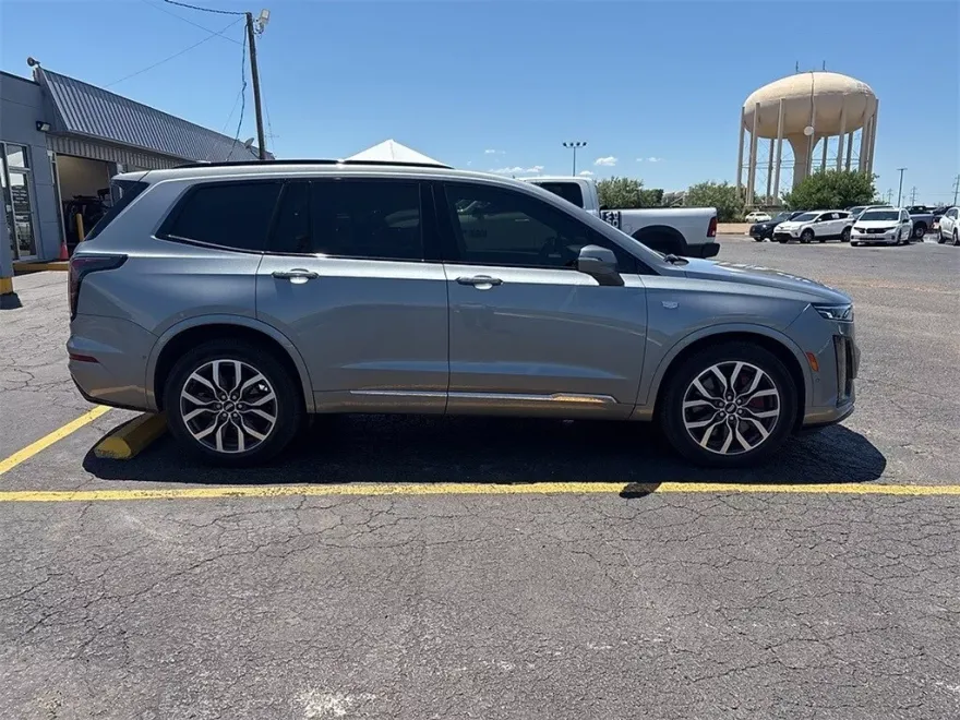 2024 Cadillac XT6 Sport photo 1