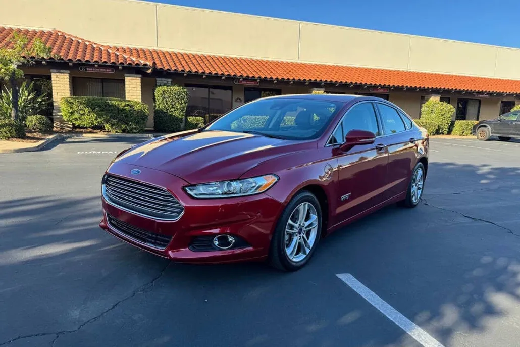 2016 Ford Fusion Energi Titanium photo 1