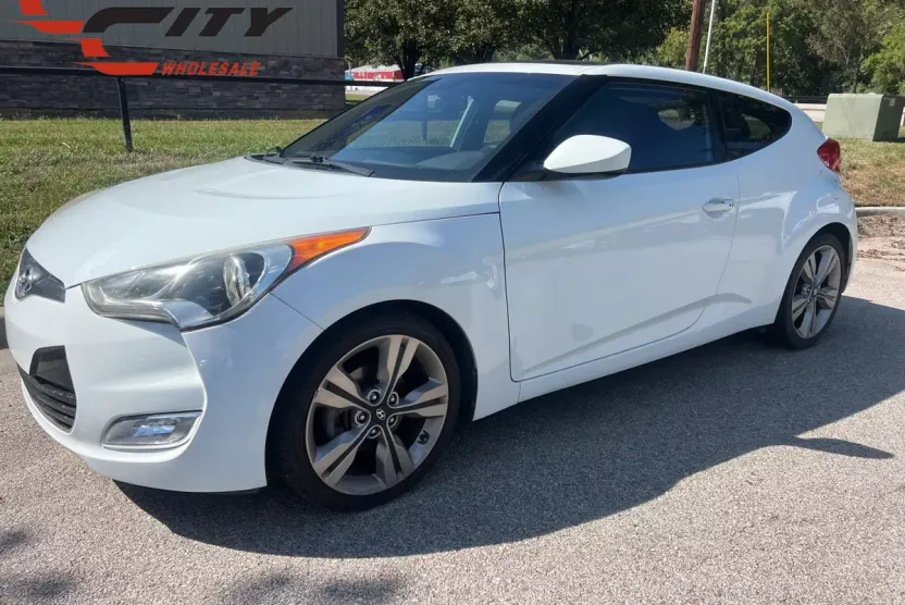 2016 Hyundai Veloster Base photo 1