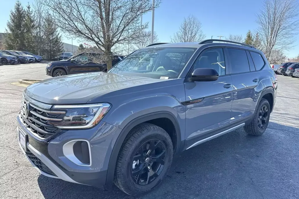 2025 Volkswagen Atlas Peak Edition photo 1