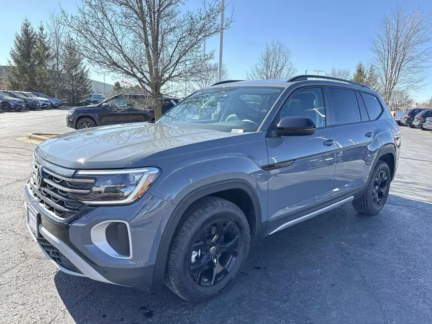 2025 Volkswagen Atlas Peak Edition photo 1