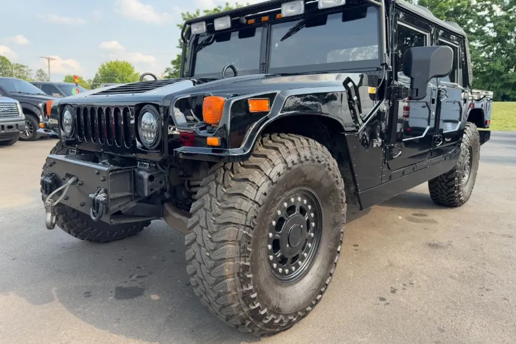 2002 Hummer H1 1 1/4 ton photo 1