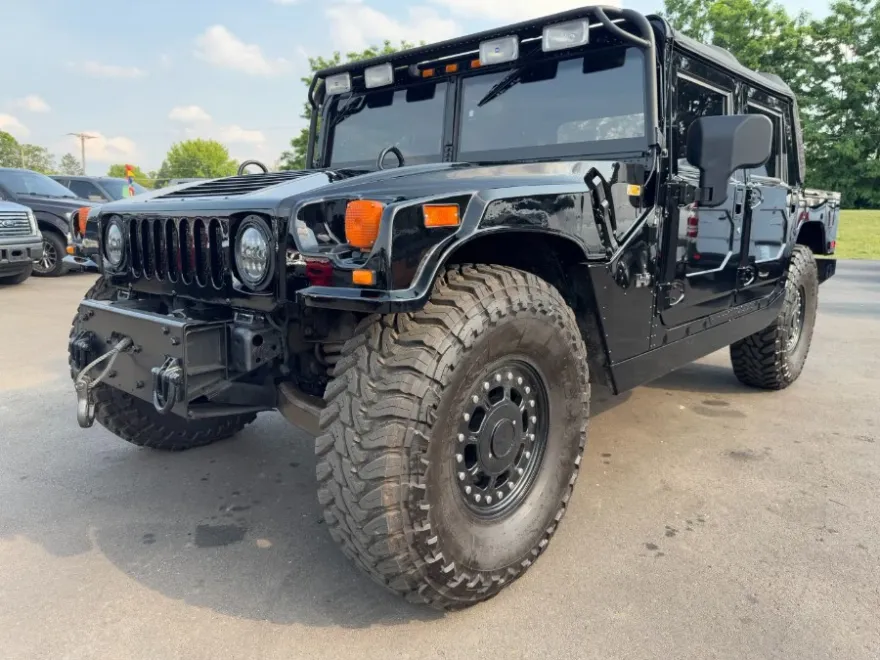 2002 Hummer H1 1 1/4 ton photo 1