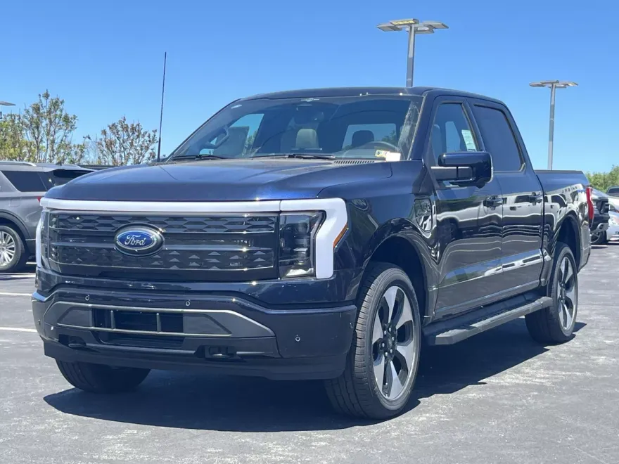 2023 Ford F-150 Lightning Platinum photo 1