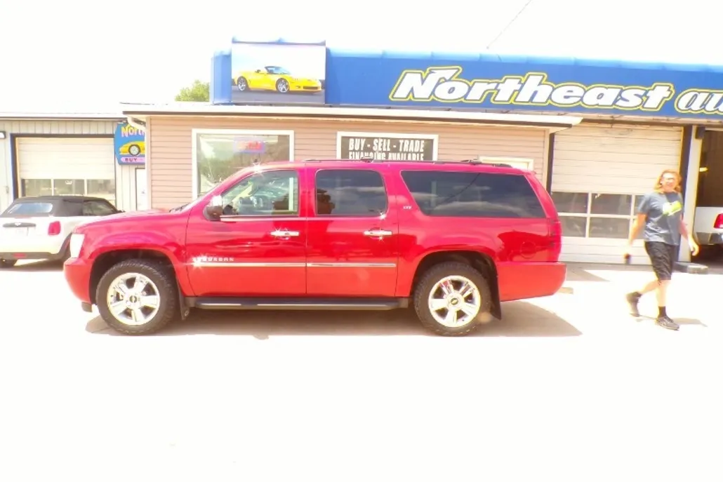 2010 Chevrolet Suburban LTZ photo 1
