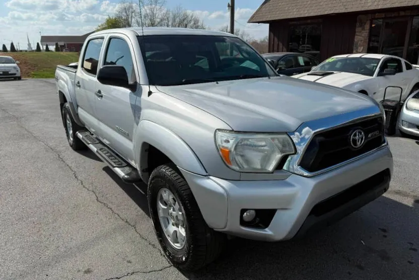 2012 Toyota Tacoma PreRunner V6 photo 1