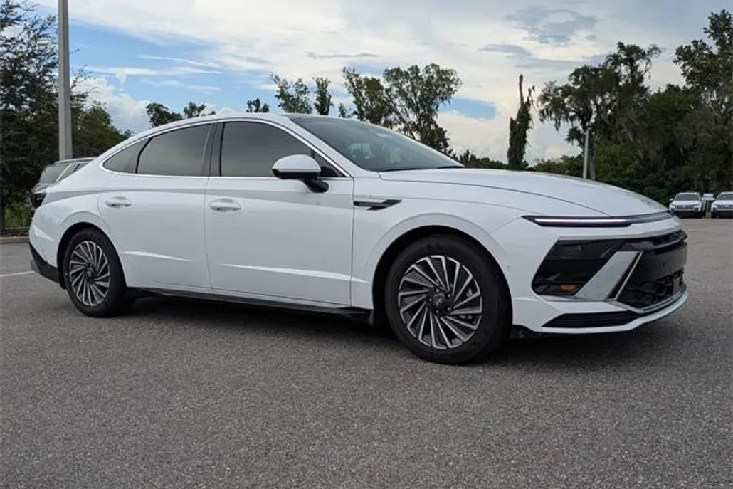 2025 Hyundai Sonata Hybrid Limited photo 1