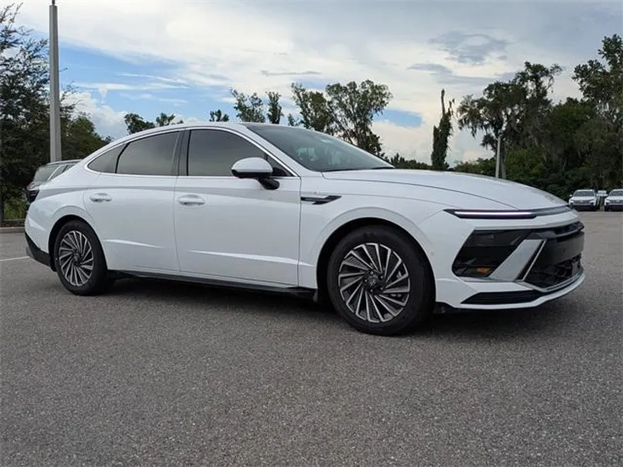 2025 Hyundai Sonata Hybrid Limited photo 1