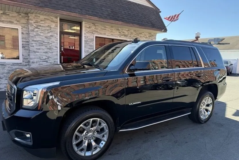 2019 Gmc Yukon SLT photo 1