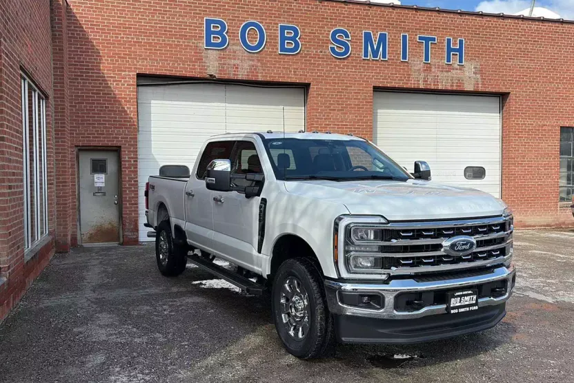 2025 Ford F-350 Lariat photo 1