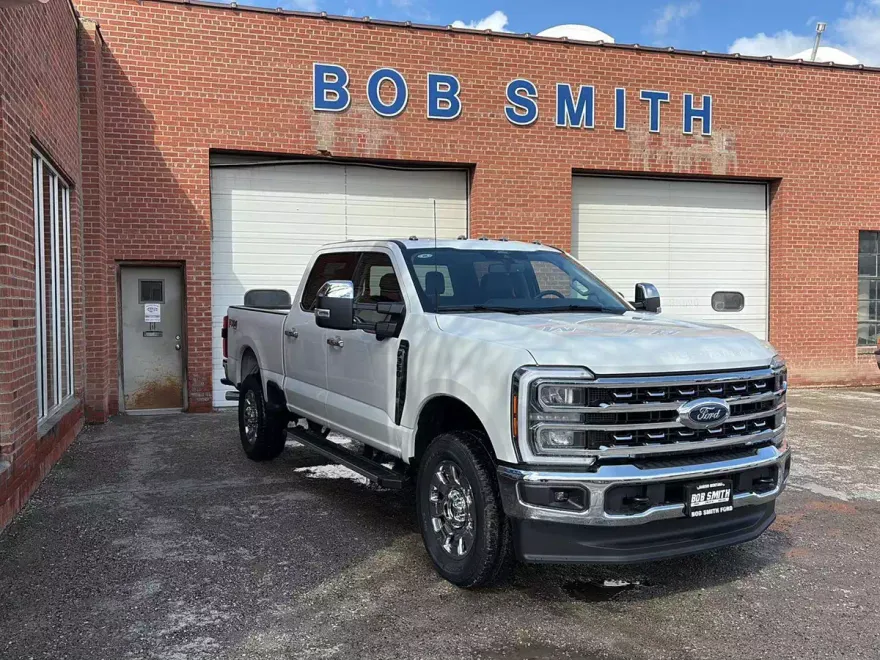 2025 Ford F-350 Lariat photo 1