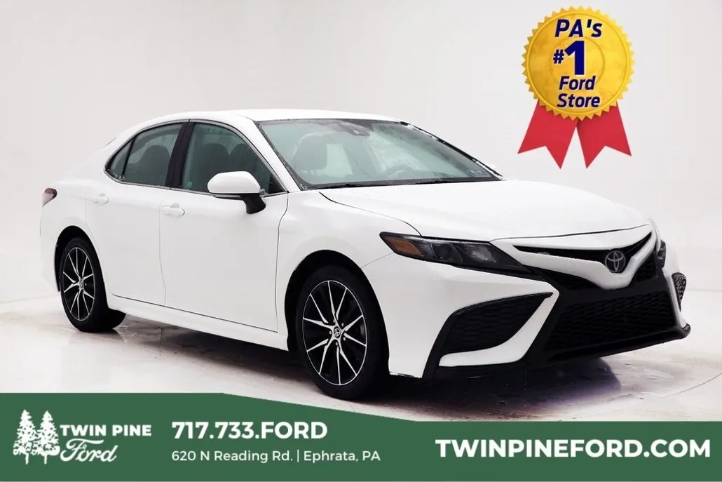 2024 Toyota Camry SE photo 1
