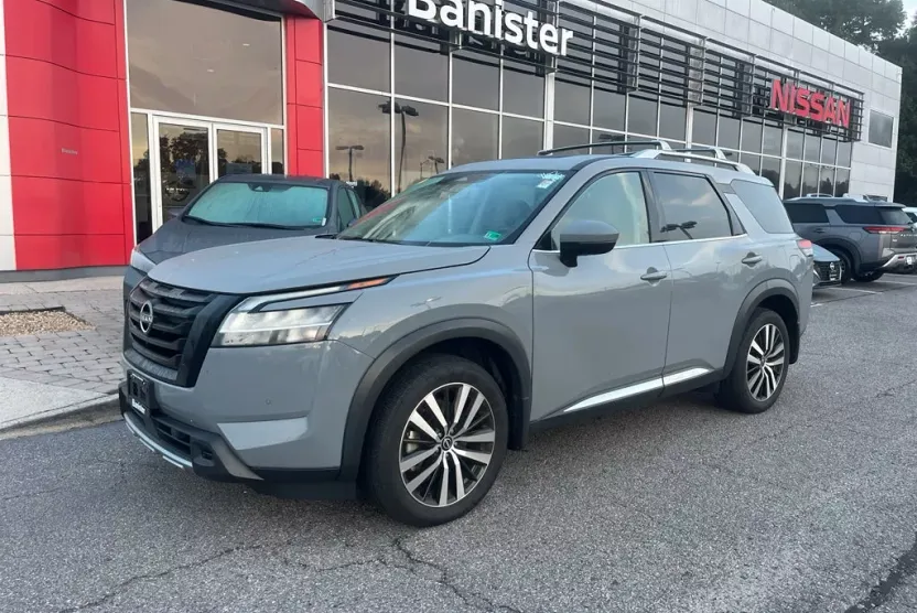 2024 Nissan Pathfinder Platinum photo 1