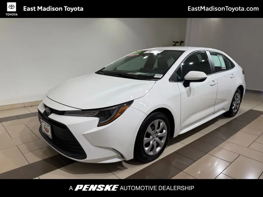 2023 Toyota Corolla LE photo 1