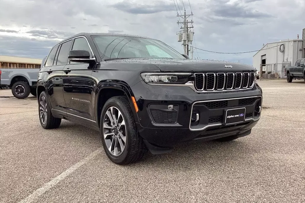 2023 Jeep Grand Cherokee Overland photo 1