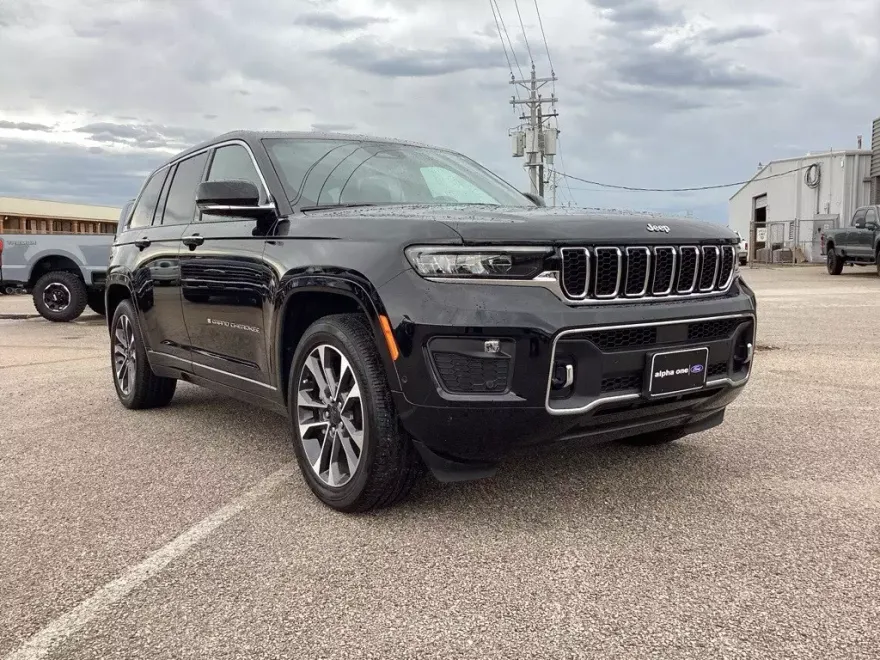 2023 Jeep Grand Cherokee Overland photo 1