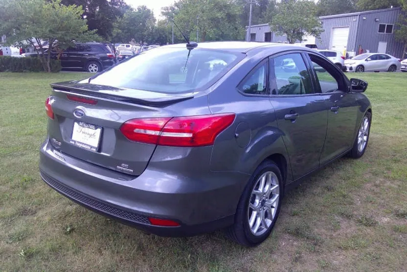 2015 Ford Focus SE photo 1