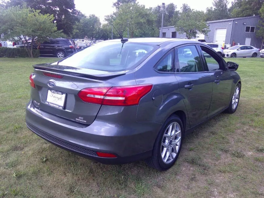 2015 Ford Focus SE photo 1