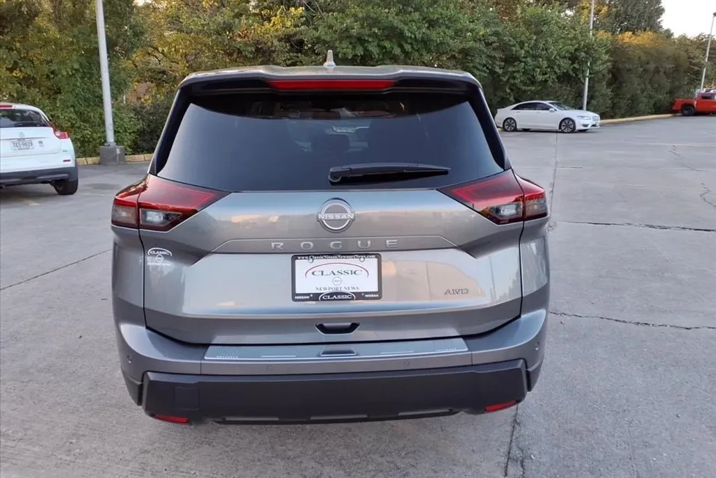 2026 Nissan Rogue SV photo 1