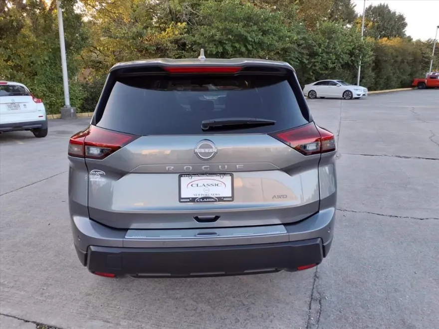2026 Nissan Rogue SV photo 1