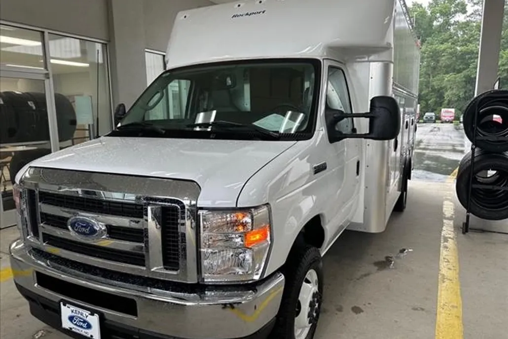 2024 Ford E-450 photo 1