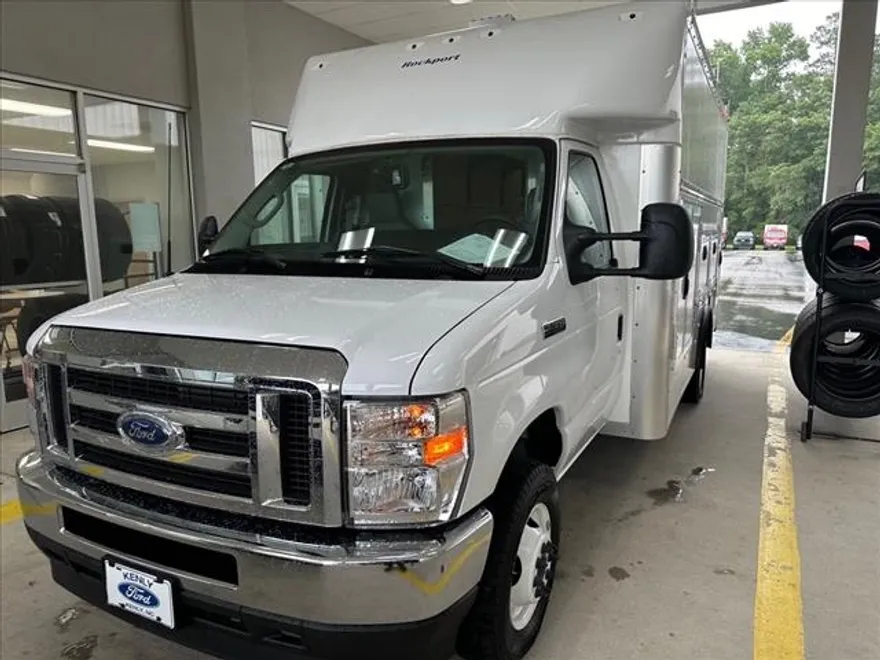2024 Ford E-450 photo 1