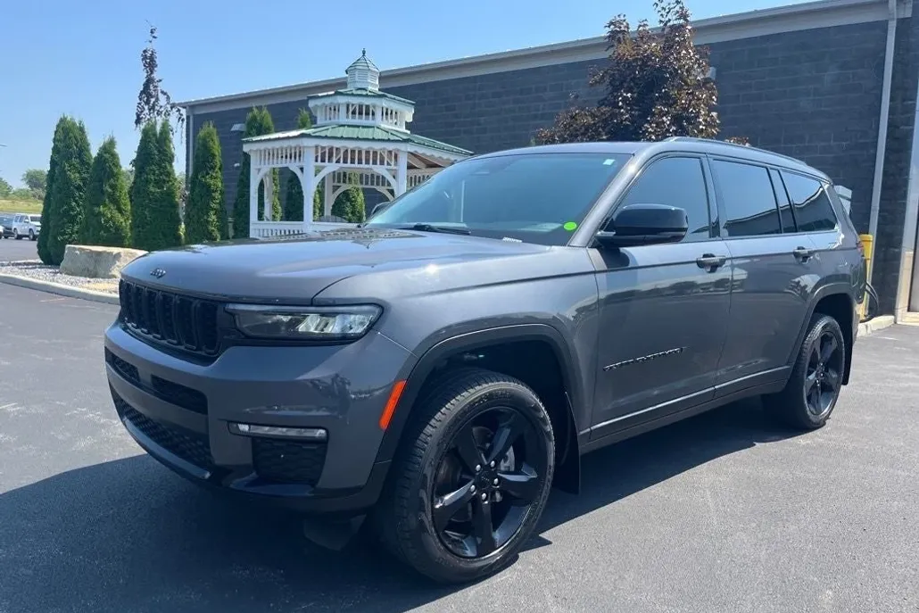 2024 Jeep Grand Cherokee Limited photo 1