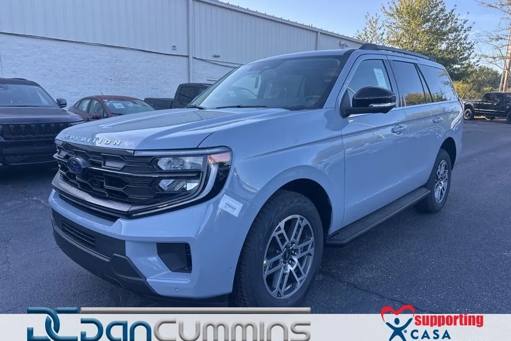 2025 Ford Expedition photo 1