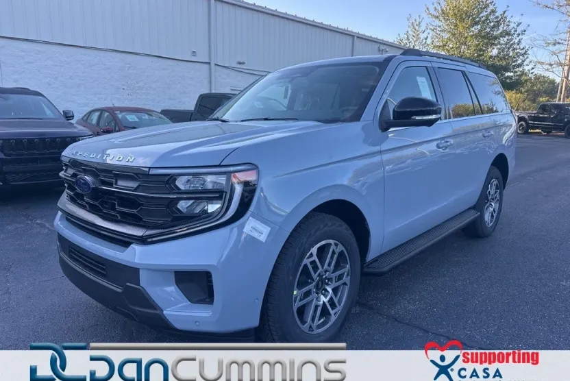 2025 Ford Expedition photo 1