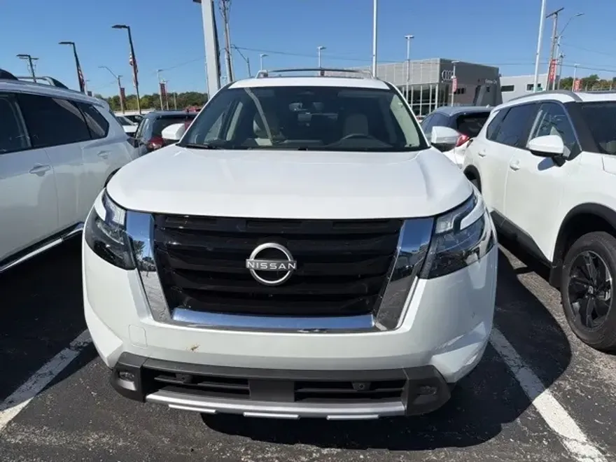 2025 Nissan Pathfinder SL photo 1