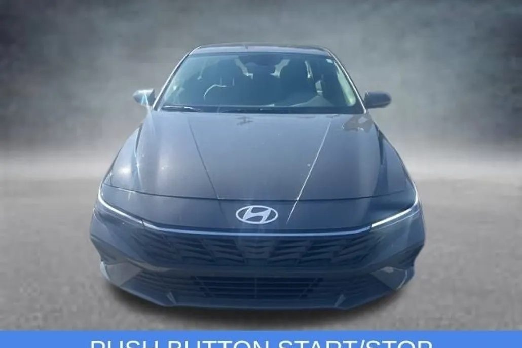 2024 Hyundai Elantra SE photo 1
