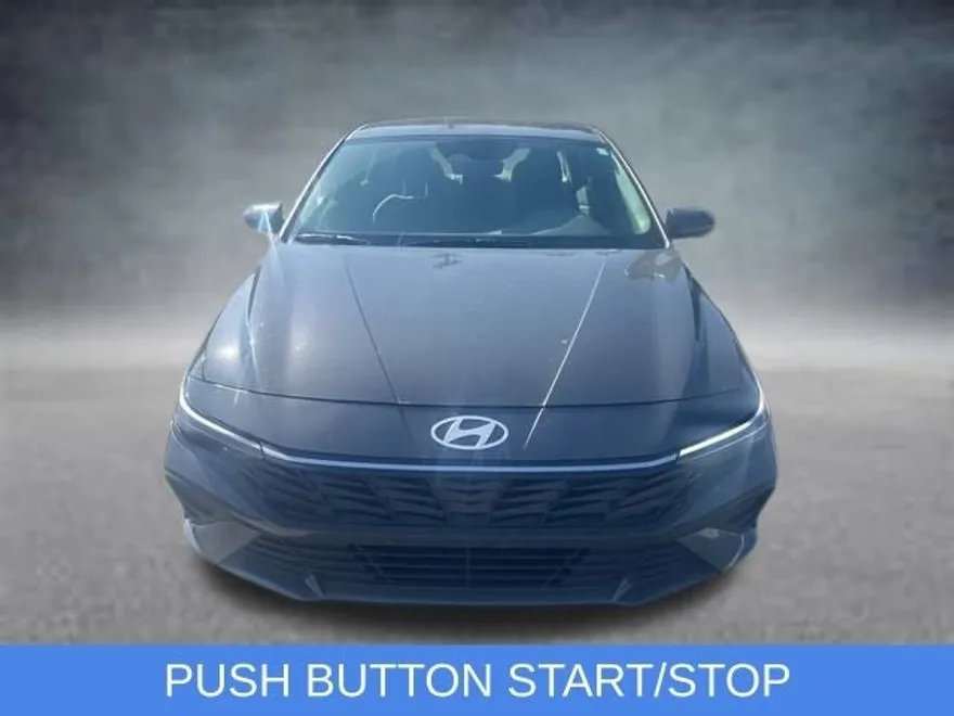2024 Hyundai Elantra SE photo 1
